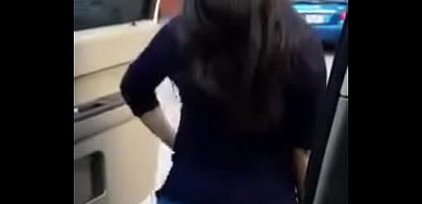  Putita Chapina Bailando en Taco Bell.MP4